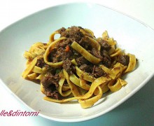 TAGLIATELLE DI SEMOLA E FARINA INTEGRALE CON SALMI DI LEPRE TAGLIATELLE DI SEMOLA E FARINA INTEGRALE CON SALMI DI LEPRE
