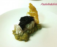 TARTARE DI BRANZINO E UOVA DI LOMPO SU PUREA DI PISELLI