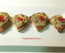 CROSTINI DI UOVA DI PESCE