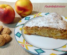 TORTA CON AMARETTI MANDORLE E PESCHE