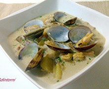 ZUPPETTA DI VONGOLE CON PORCINI E BACON