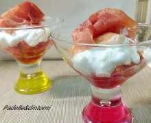 BICCHIERI DI MOUSSE DI FORMAGGIO FRESCO