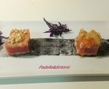 TONNO SCOTTATO CON GRANELLA DI MANDORLE E CIPOLLE CARAMELLATE TONNO SCOTTATO CON GRANELLA DI MANDORLE E CIPOLLE CARAMELLATE