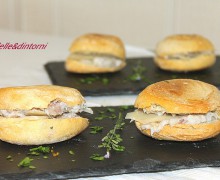 BOCCONCINI DI PANE CON LARDO E PARMIGIANO.