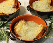 ZUPPA RUSTICA DI CIPOLLE E PECORINO GRATINATO