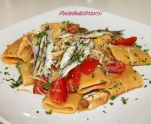 ACCIUGHE CON MEZZE MANICHE ( mezzi paccheri )