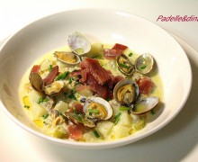 ZUPPA DI VONGOLE , PATATE E LATTE CON JULIENNE DI TONNO AFFUMMICATO