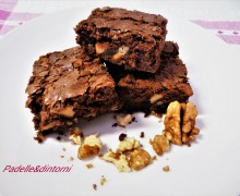 BROWNIE AL CIOCCOLATO E NOCI