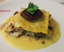 LASAGNE ALL'UOVO CON RAGU' BIANCO DI DAINO E PORCINI TRIFOLATI SU CREMA DI PATATE ALLA SALVIA.