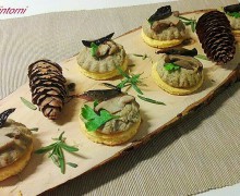 MINIBUDINI AI PORCINI CON SCALOGNI CARAMELLATI AL BALSAMICO