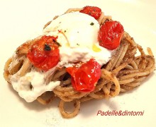 SPAGHETTONE AGLIO NERO BURRATA E POMODORINI