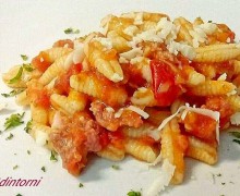 MALLOREDDUS CON SALSICCIA E PECORINO ( DETTI ANCHE ALLA GALLURESE)