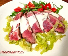 TAGLIATA DI MANZO CON PORRI E GORGONZOLA