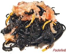 SPAGHETTI AL NERO, TARTARE DI GAMBERONI MARINATA ALLE ZESTE DI ARANCIO E BOTTARGA