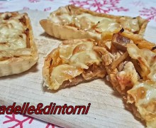 CROSTATINE DI POLLO CON CIPOLLE ED EMMENTAL