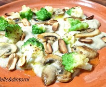 VELLUTATA DI FUNGHI E PATATE CON FUNGHI , BROCCOLI SALTATI E ARACHIDI TOSTATE. ( Ricetta di Simone Rugiati rivista e adattata da Padelle&dintorni)