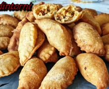 EMPANADAS DI COZZE ALLA CILENA EMPANADAS DI COZZE ALLA CILENA