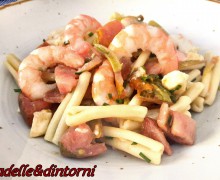 CASARECCE CON GAMBERI E FIORI DI ZUCCA CASARECCE CON GAMBERI E FIORI DI ZUCCA