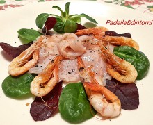 CRUDO DI RICCIOLA CON GAMBERI DI NASSA SALTATI CRUDO DI RICCIOLA CON GAMBERI DI NASSA SALTATI