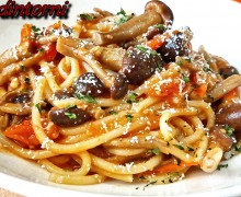 SPAGHETTONI PIOPPINI POMODORI DATTERINI E RICOTTA SALATA SPAGHETTONI PIOPPINI POMODORI DATTERINI E RICOTTA SALATA
