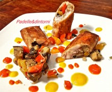 INVOLTINO DI PASTA FILLO E PINOLI RIPIENO DI CAPONATA E GAMBERI ( ricetta dello Chef @Simone Rugiati). INVOLTINO DI PASTA FILLO E PINOLI RIPIENO DI CAPONATA E GAMBERI ( ricetta dello Chef @Simone Rugiati).