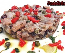 TARTARE DI RICCIOLA CON OLIVE TAGGIASCHE E MAGGIORANA TARTARE DI RICCIOLA CON OLIVE TAGGIASCHE E MAGGIORANA