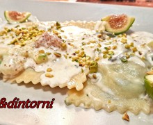 RAVIOLI DI MAGRO CON CREMA DI GORGONZOLA E FICHI RAVIOLI DI MAGRO CON CREMA DI GORGONZOLA E FICHI