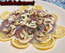 CARPACCIO DI TRIGLIA CON CRUDO DI CHAMPIGNON E MENTA