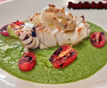 SEPPIA BIANCA SI PUREA DI PISELLI E POMODORINI AL TIMO ARROSTITI ( ideata e realizzata da Padelle&dintorni)