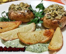 CHAMPIGNON RIPIENI AL MONTASIO CON PATATE ARROSTO E SALSINA AL PESTO E YOGURT