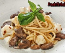 SPAGHETTONI SU CREMA DI CAVOLFIORE E CHAMPIGNON PICCANTI