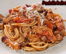 SPAGHETTONI GOLOSI DI RAGU' D'ANATRA, GUANCIALE E CHAMPIGNON