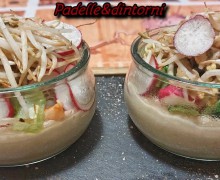 CREMA DI CANNELLINI CON INSALATA DI GAMBERI , RAVANELLI FOGLIE DI CAVOLO PAK CHOI E GERMOGLI DI SOIA.