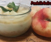 PANNA COTTA ALLA VANIGLIA, CRUMBLE E PESCHE PIATTE SPADELLATE