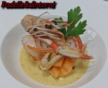 SCAMPI SCOTTATI MARINATI SU TARTARE DI MELONE E MAIONESE DI FRUTTO DELLA PASSIONE